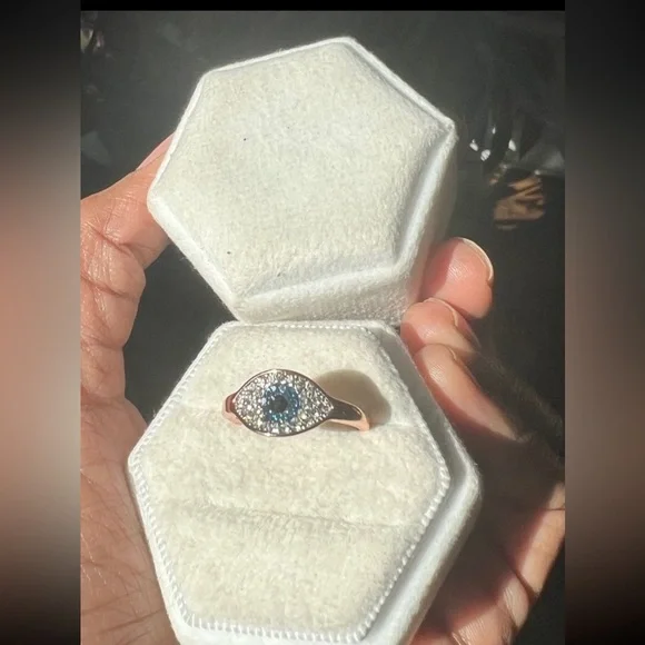 Gorgeous size 8 evil eye ring with swarovski elements - Picture 3 of 10